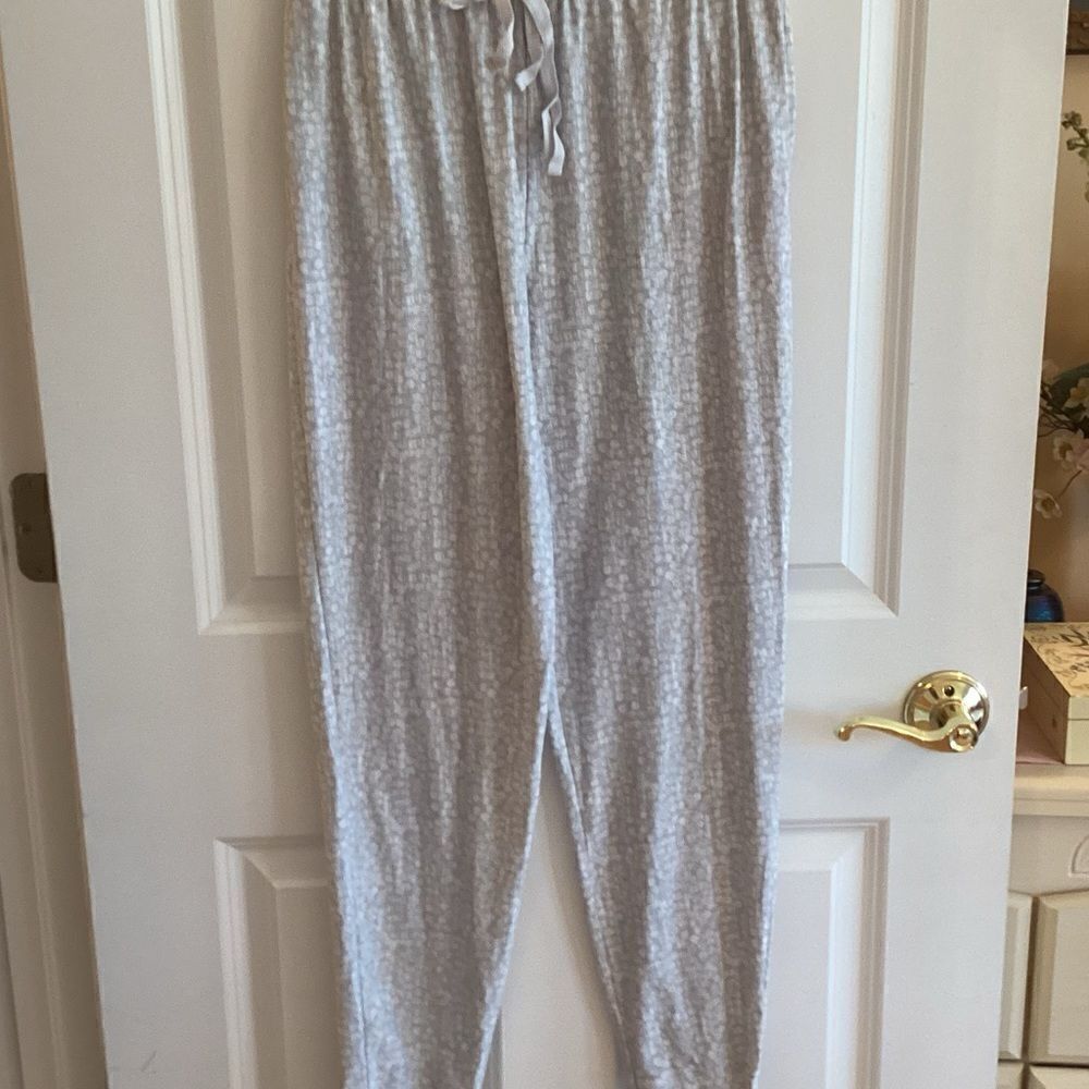 NWT. Roudelain Brand/Macy’s Long PJ Pants Women’s Size Small Grey